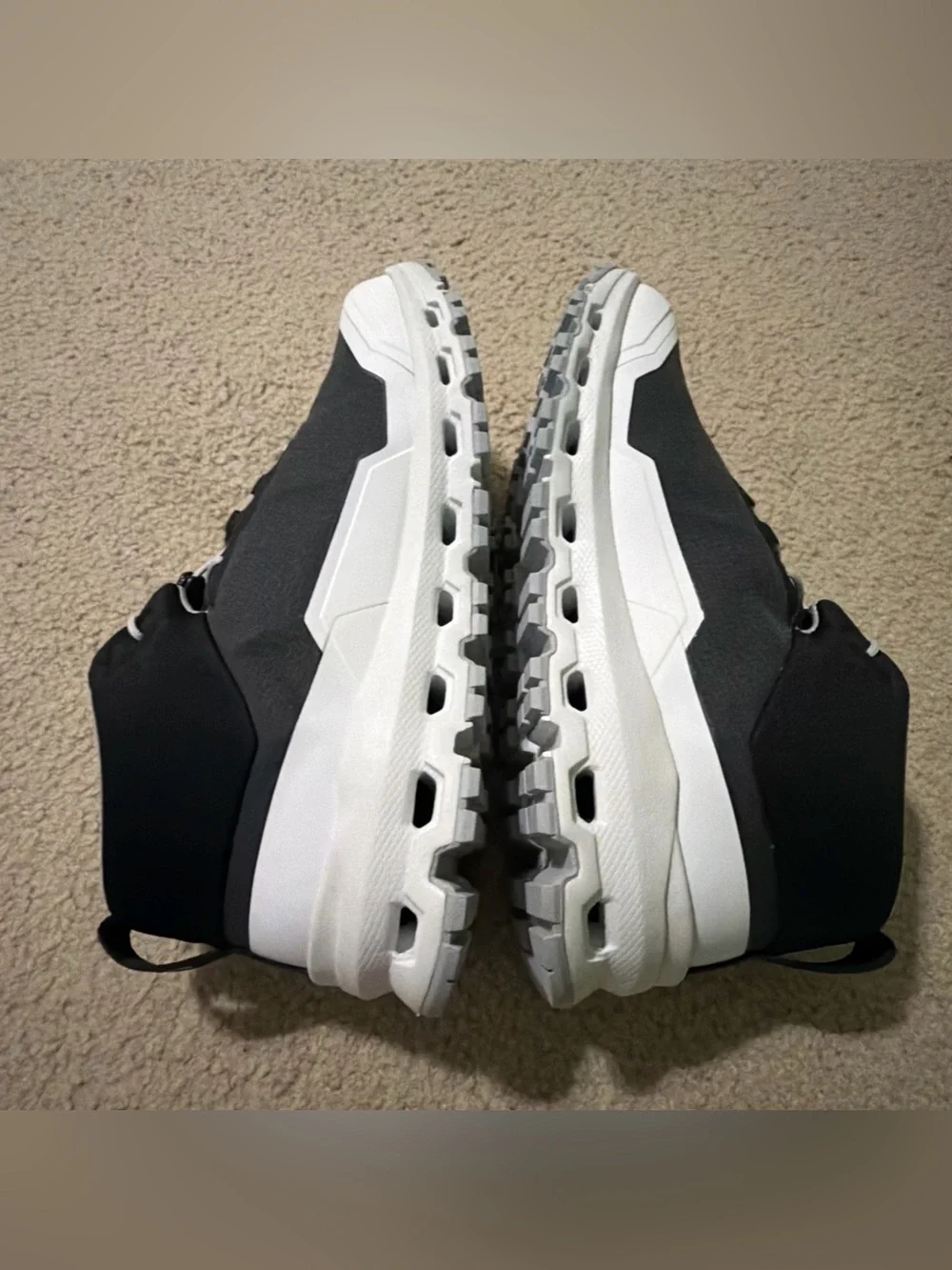 On Cloud Women’s Size 6 Cloudhero Mid Waterproof Shoes Sneakers Youth 4.5 NEW